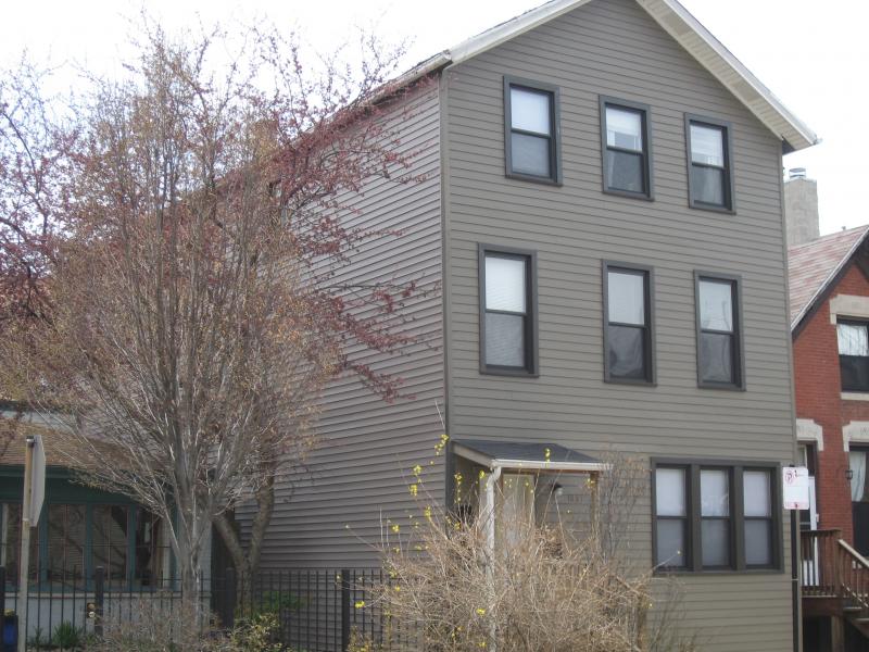 1657 N Paulina