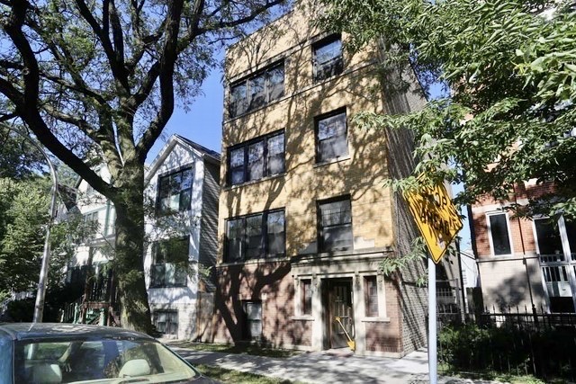 3051 N Racine